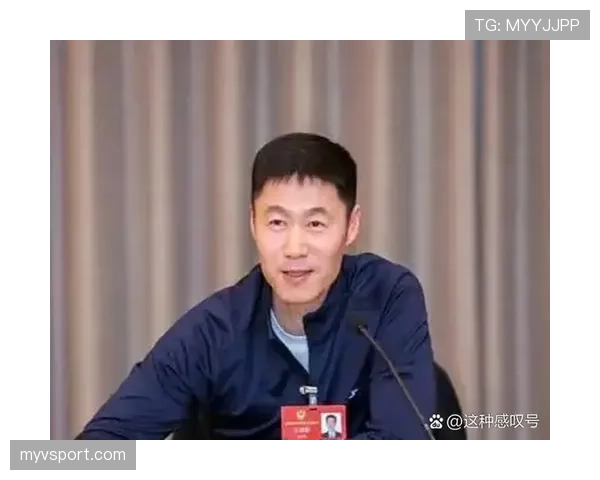 王励勤居然在家穿拖鞋打桌球，这反差我是真没想到！