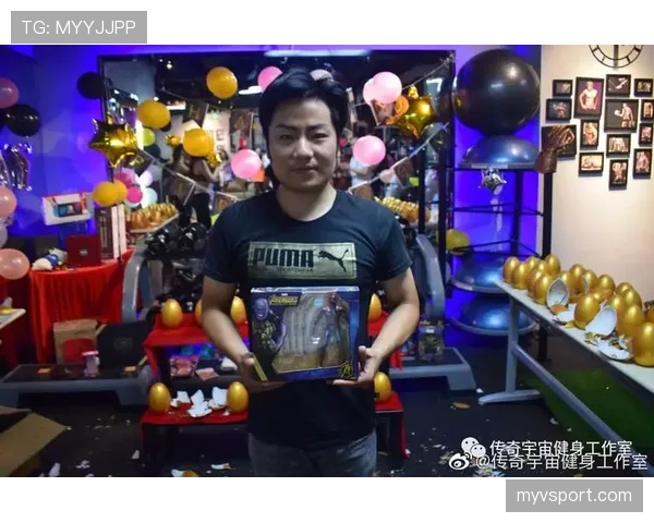 龚翔宇训练完随手啃个苹果，这自律程度真不是一般人能扛住的